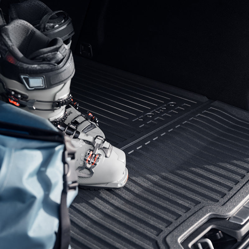 Volvo XC60 Adventure Pack - Towbar, Boot Mat & Roof Bars